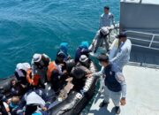 Bakamla Bersama Coast Guard Singapura dan Malaysia Evakuasi 30 Korban Kapal Tenggelam