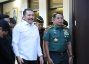 TNI Dikerahkan Jaga Kejaksaan, Ada Perseteruan Penegak Hukum?